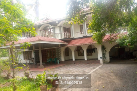 6 BEDROOM TWO STOREY HOUSE FOR SALE